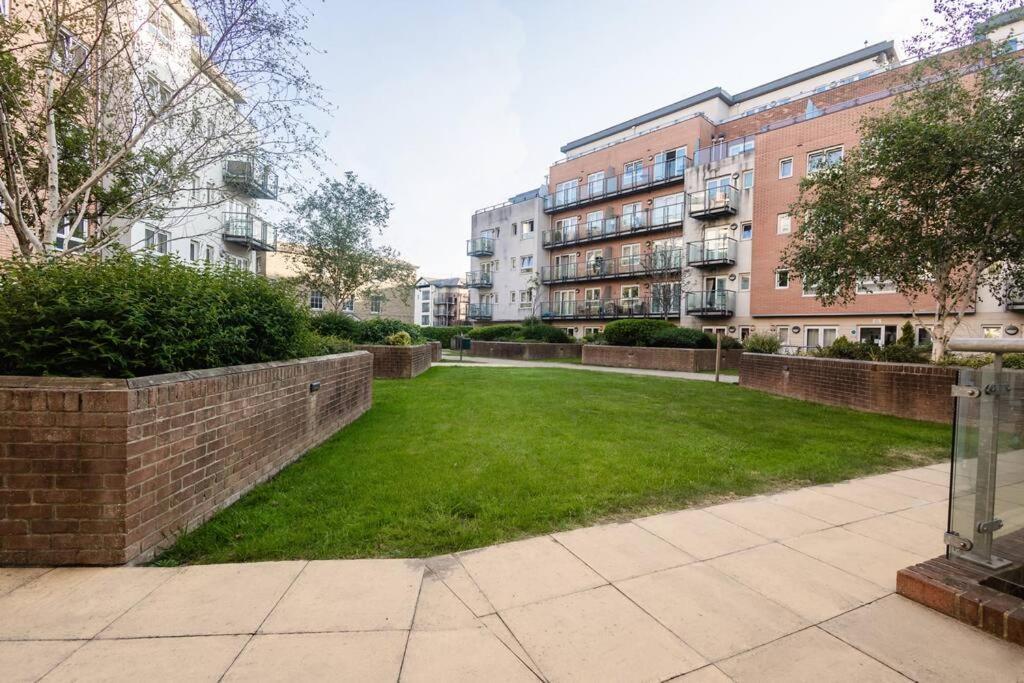 Ocean - 2 Bed Flat Sleeps 6 With Gym Access Lägenhet Southampton Exteriör bild